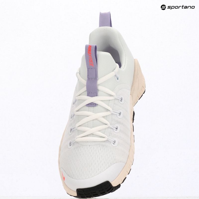 Жіноче тренувальне взуття Nike Free Metcon 6 white/violet mist/chalk/hot lava 11