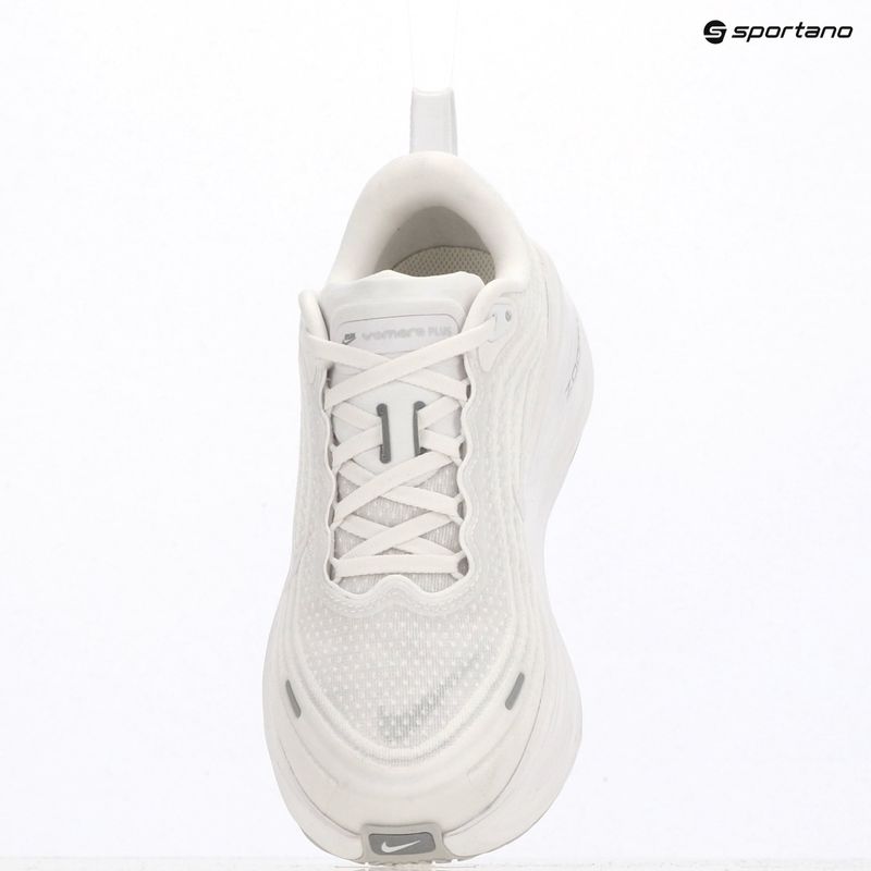 Жіночі бігові кросівки Nike Vomero Plus white/photon dust/summit white 12
