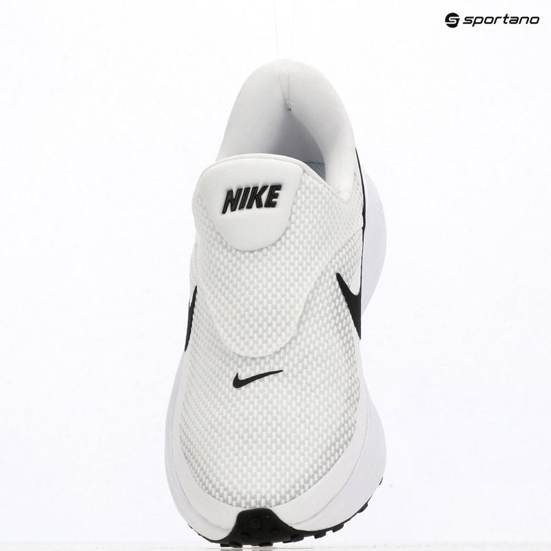 Кросівки для бігу жіночі Nike Revolution 8 EasyOn white/wolf grey/black 17