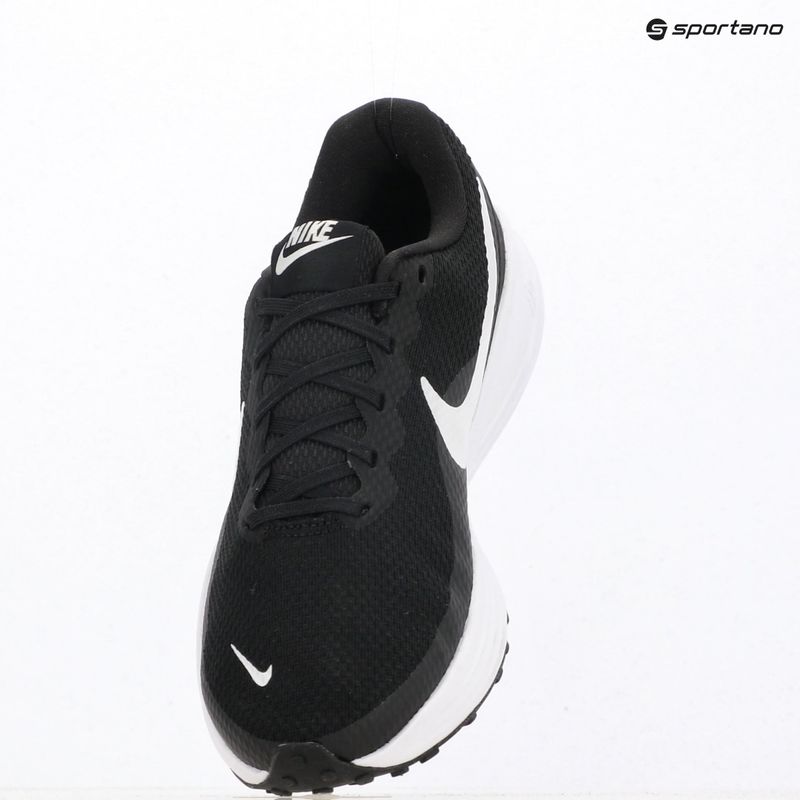 Жіночі бігові кросівки Nike Revolution 8 Extra Wide black/black/white 11