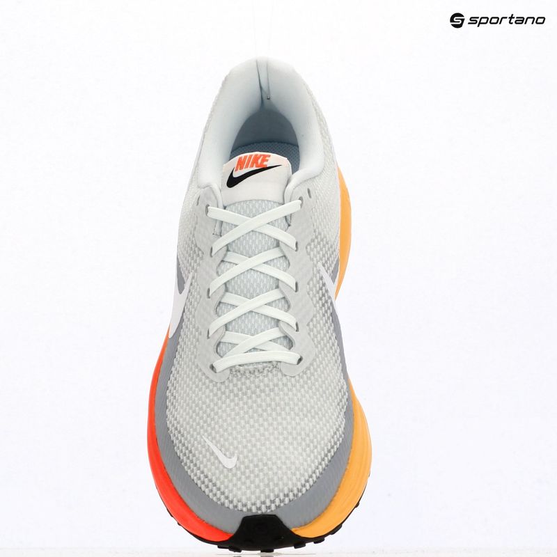 Чоловічі бігові кросівки Nike Revolution 8 off white/wolf grey/topaz gold/white 11