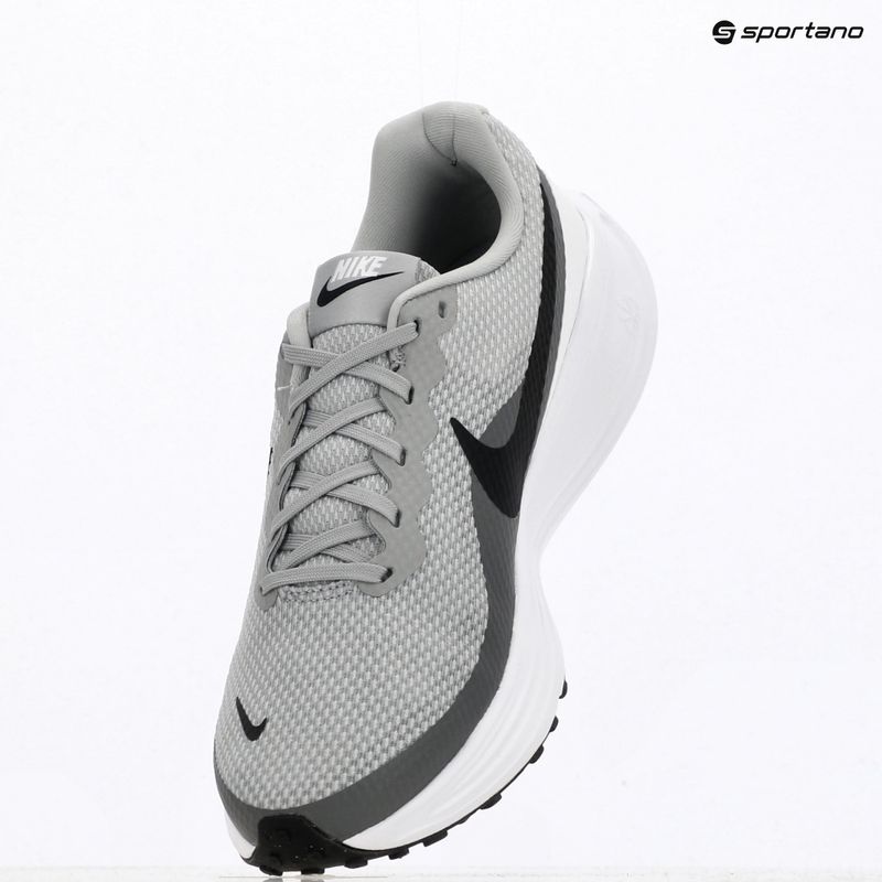Чоловічі бігові кросівки Nike Revolution 8 light smoke grey/smoke grey/white/black 11