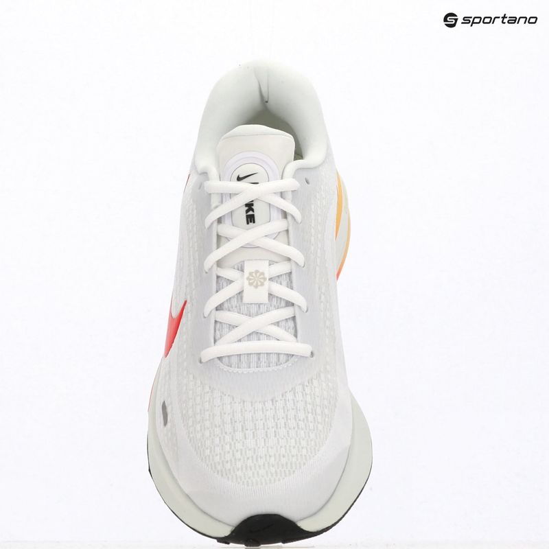 Чоловічі бігові кросівки Nike Journey Run white/spruce aura/bright crimson 9