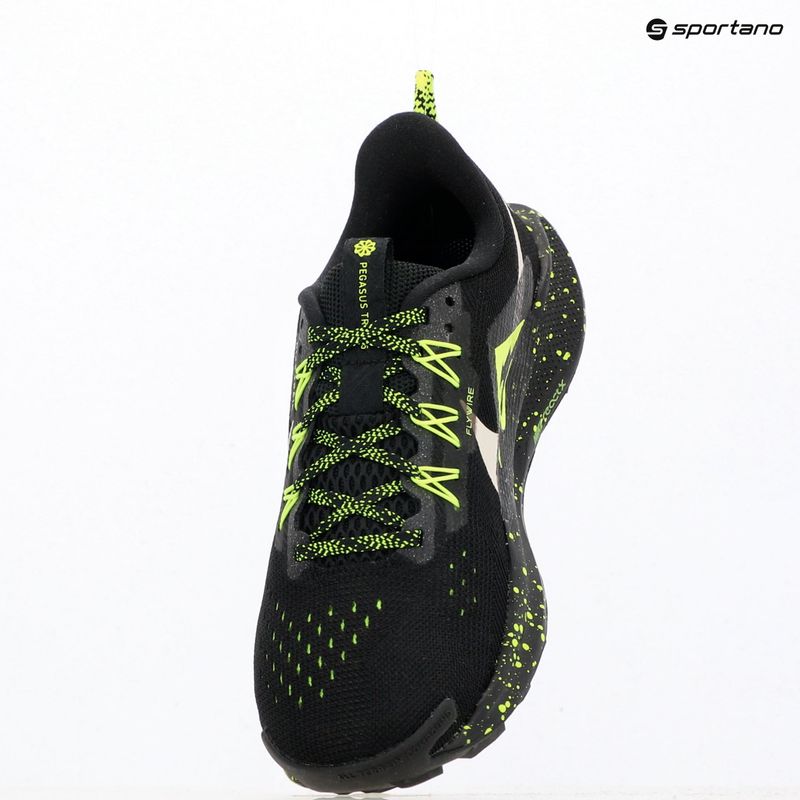 Кросівки для бігу жіночі Nike Pegasus Trail 5 black/volt ice/phantom 18