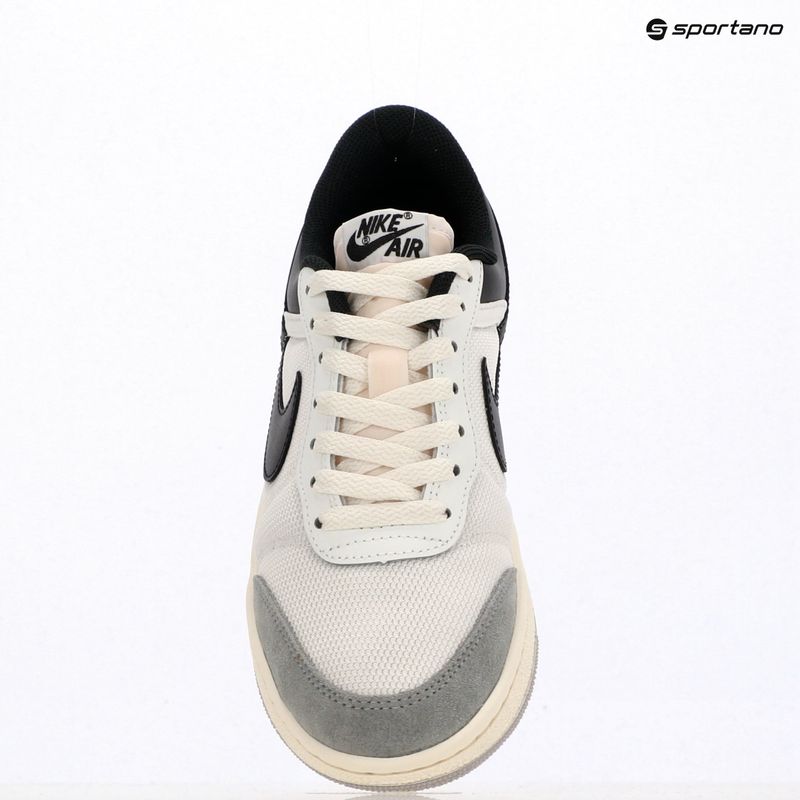 Жіноче взуття Air Jordan Skyline Low summit white/light smoke grey/sail/black 9