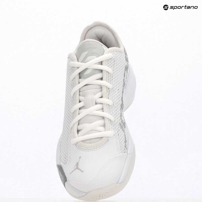 Кросівки для баскетболу чоловічі Jordan Luka 77 white/metallic silver/photon dust 9