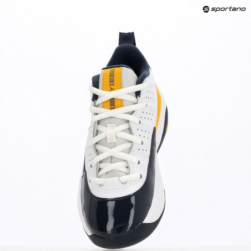 Взуття чоловіче  Jordan Max Aura 7 white/obsidian/university gold 9