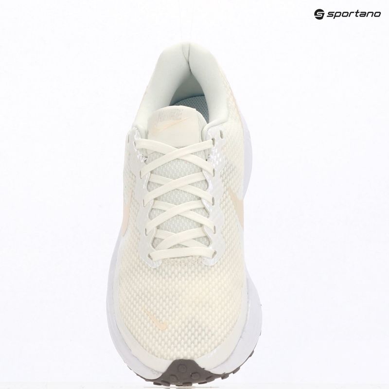 Кросівки для бігу жіночі Nike Revolution 8 sail/white/pencil point/chalk 9