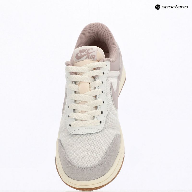 Жіноче взуття Air Jordan Skyline Low summit white/neutral grey/particle rose 10