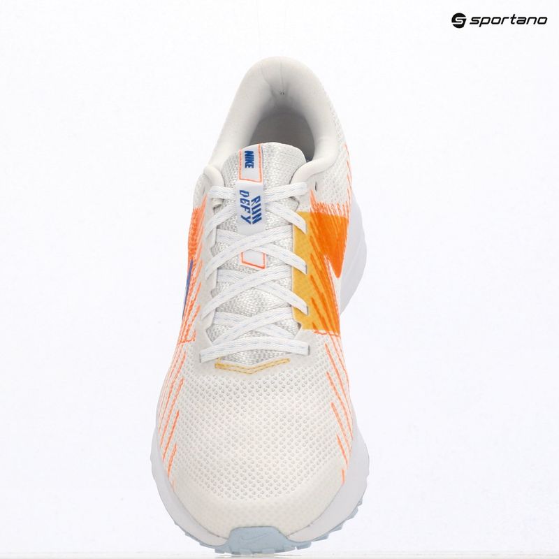 Кросівки для бігу чоловічі Nike Run Defy white/topaz gold/blue crystal 6