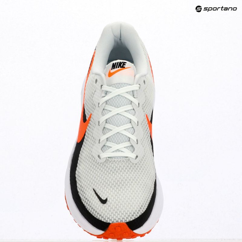Кросівки для бігу чоловічі Nike Revolution 8 off white/white/black/total orange 6