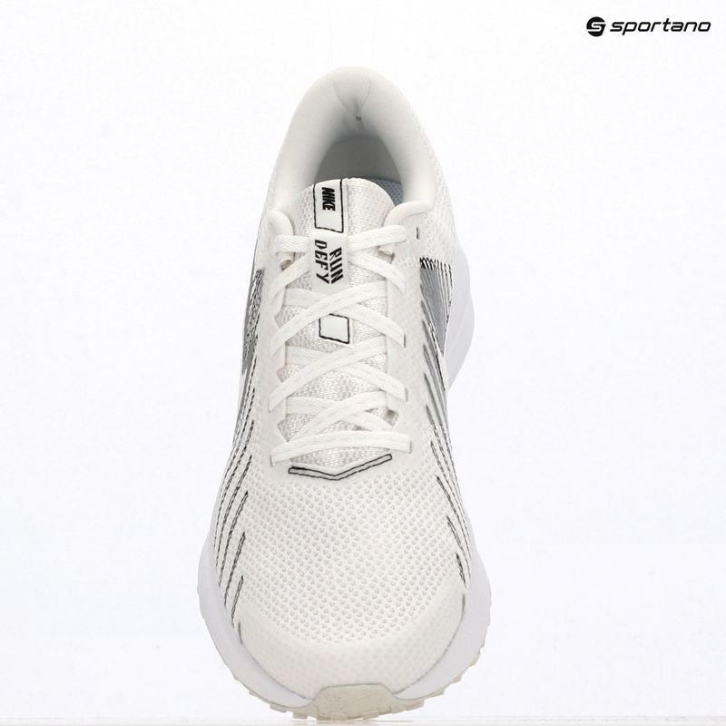 Кросівки для бігу чоловічі Nike Run Defy summit white/white/black/metallic silver 7