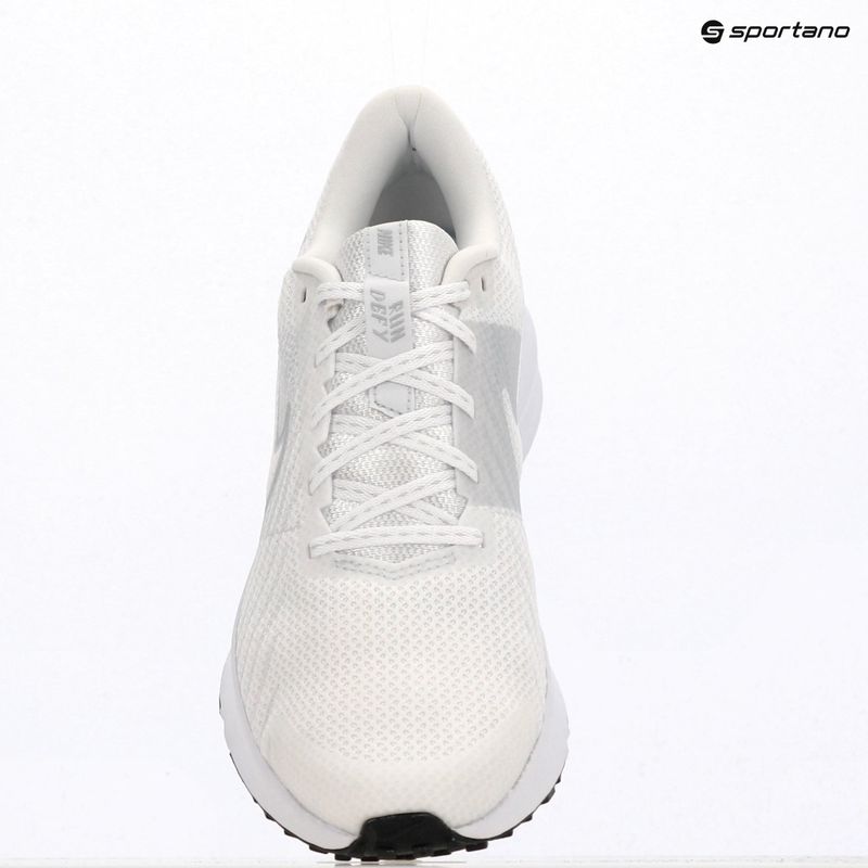 Кросівки для бігу чоловічі Nike Run Defy white/black/pure platinum 6