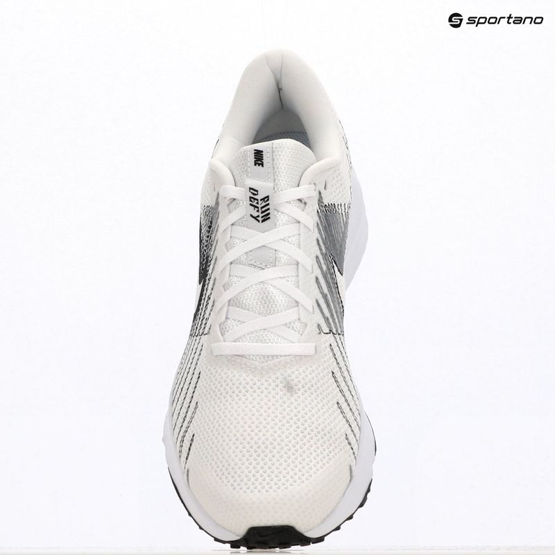 Кросівки для бігу чоловічі Nike Run Defy white/black 6