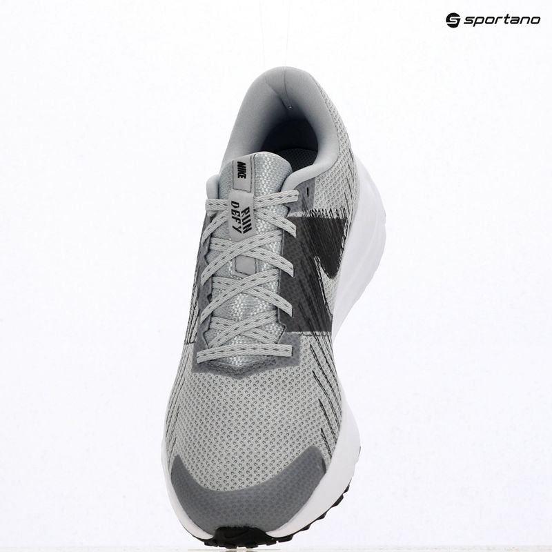 Кросівки для бігу чоловічі Nike Run Defy wolf grey/white/iron grey/black 6