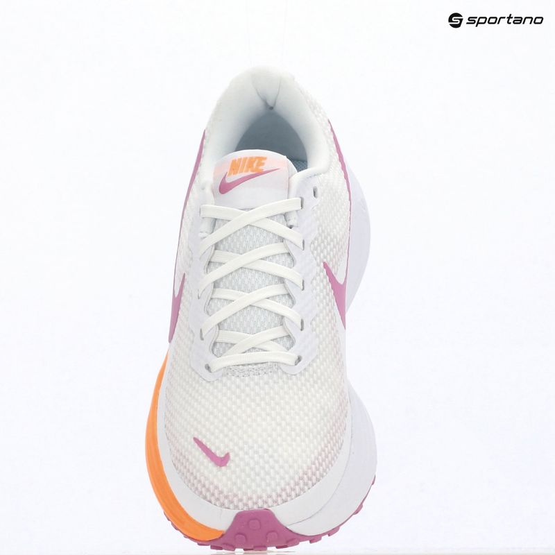 Кросівки для бігу жіночі Nike Revolution 8 white/orange pulse/light magenta 6