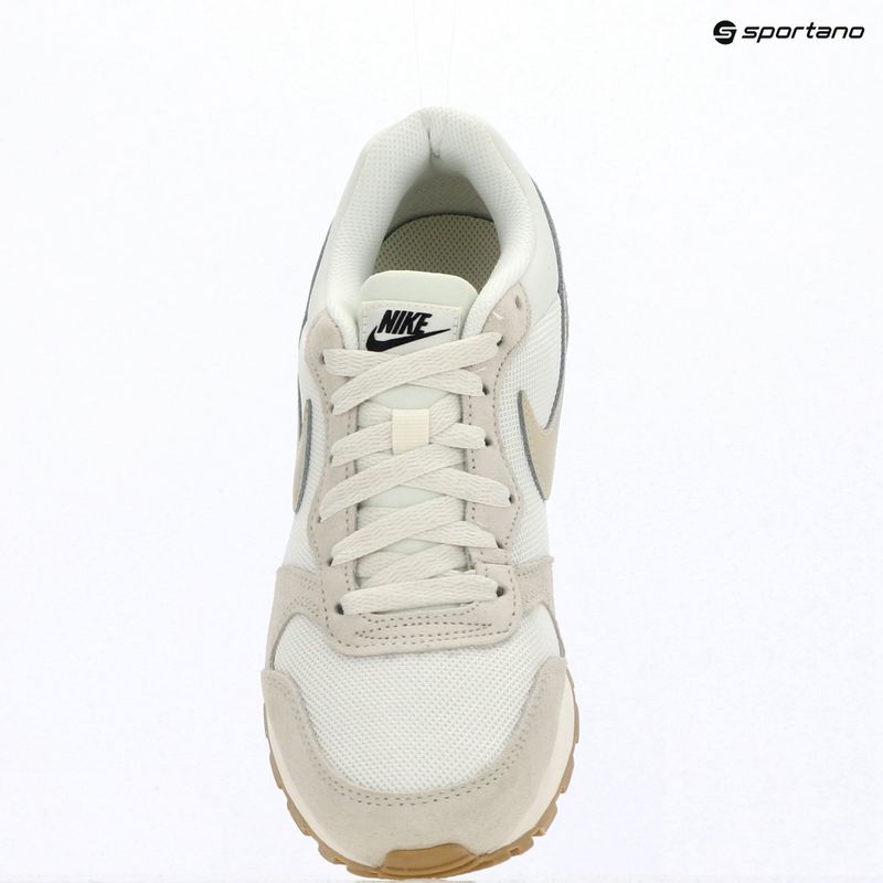 Взуття жіноче Nike MD Runner 2 SE coconut milk/black/linen/sail 14