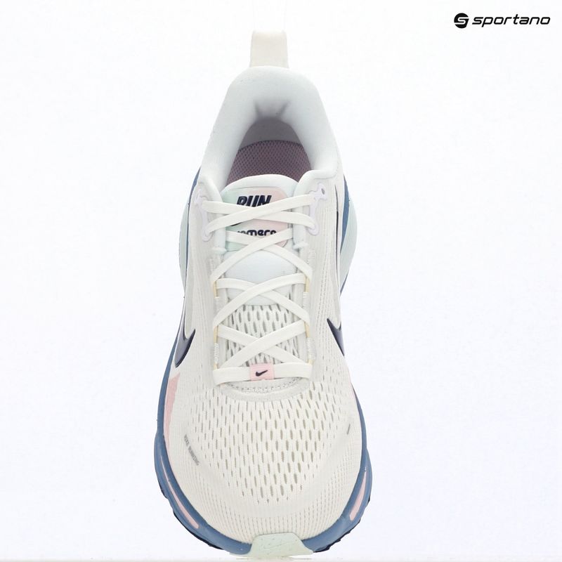 Кросівки для бігу жіночі Nike Vomero 18 white/work blue/midnight navy 14
