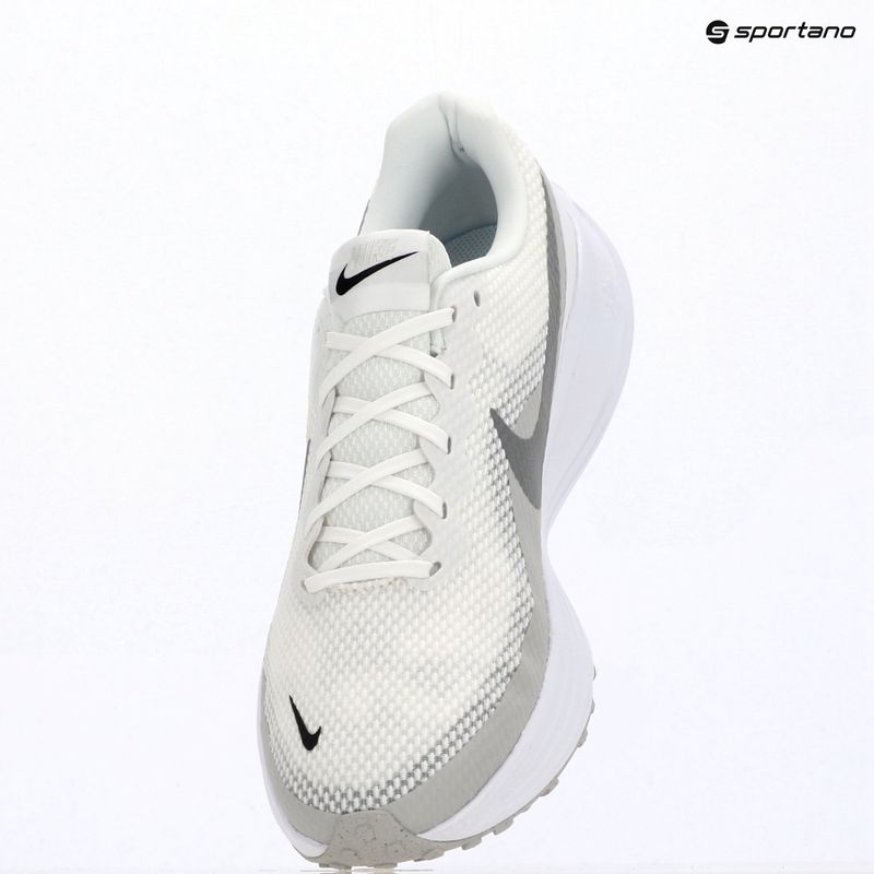 Кросівки для бігу чоловічі Nike Revolution 8 summit white/white/metallic silver 14