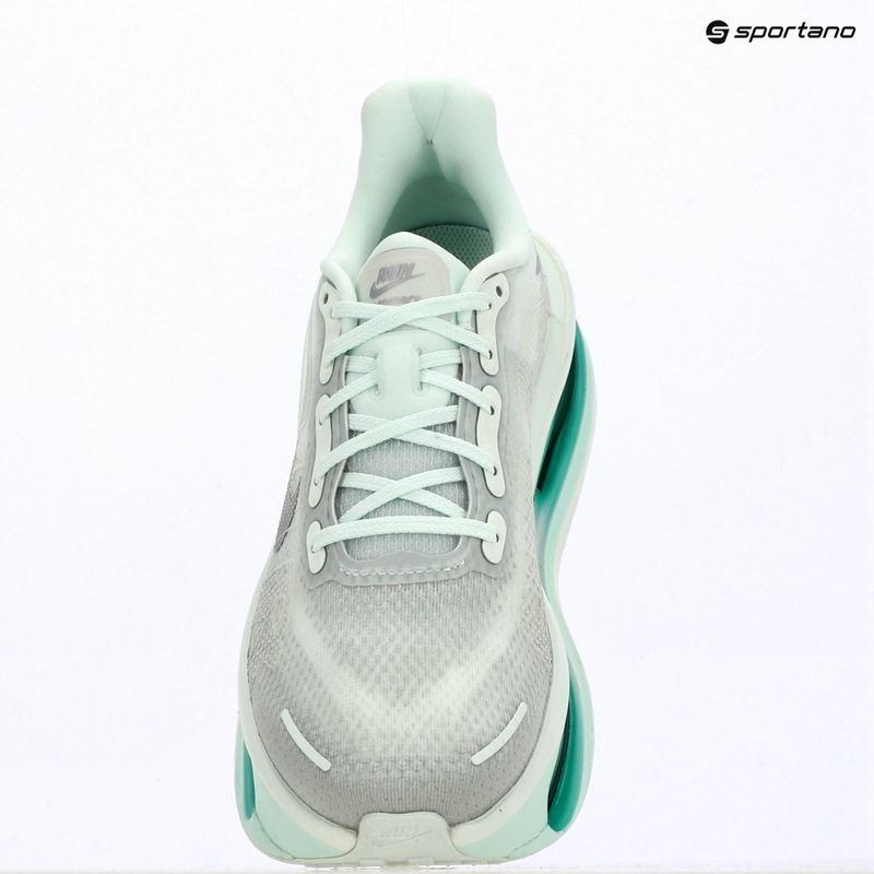 Кросівки для бігу жіночі Nike Vomero Premium barely green/metallic silver 14