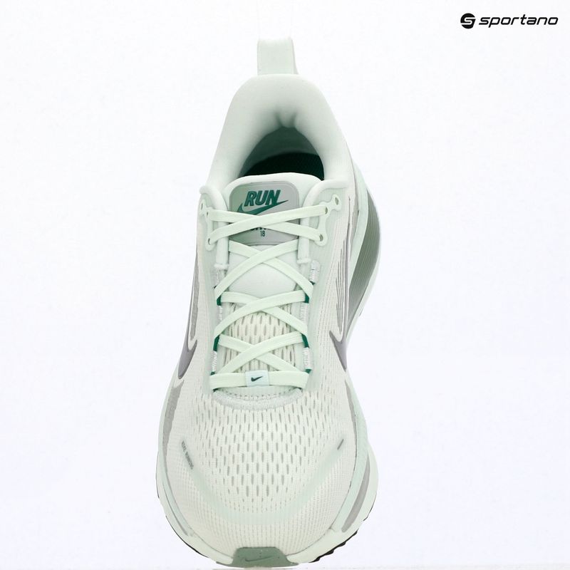Кросівки для бігу жіночі Nike Vomero 18 barely green/steam/metallic silver 14