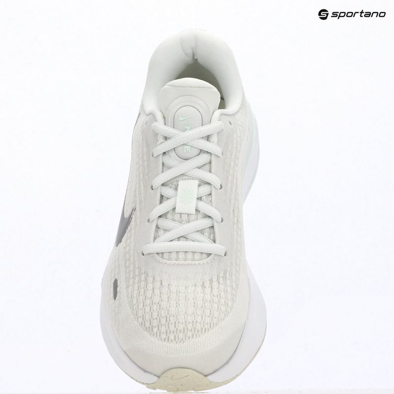 Кросівки для бігу жіночі Nike Journey Run summit white/metallic silver 15