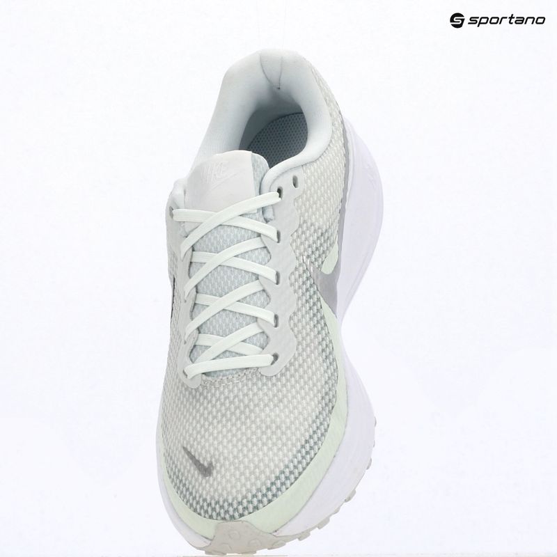 Кросівки для бігу жіночі Nike Revolution 8 off white/barely green/metallic silver 15