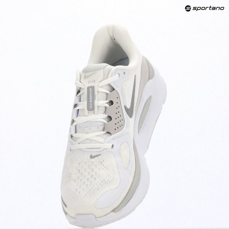Кросівки для бігу жіночі Nike Structure Plus white/photon dust/metallic silver 15