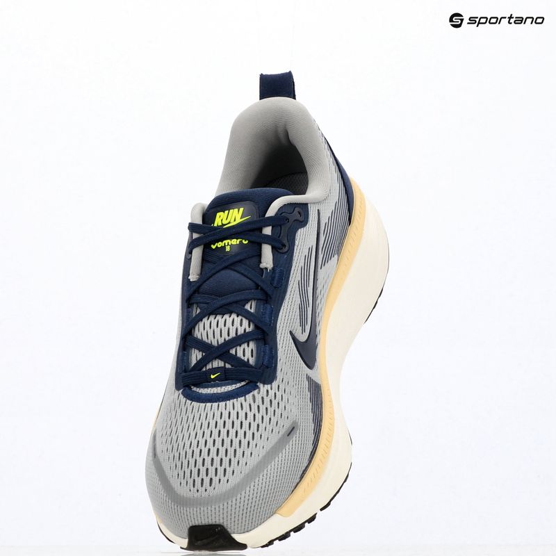 Кросівки для бігу чоловічі Nike Vomero 18 wolf grey/pewter/sail/midnight navy 15