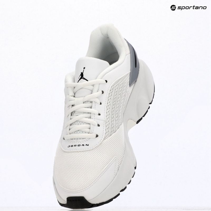 Жіноче взуття Jordan Trunner Flow summit white/metallic silver/black 9