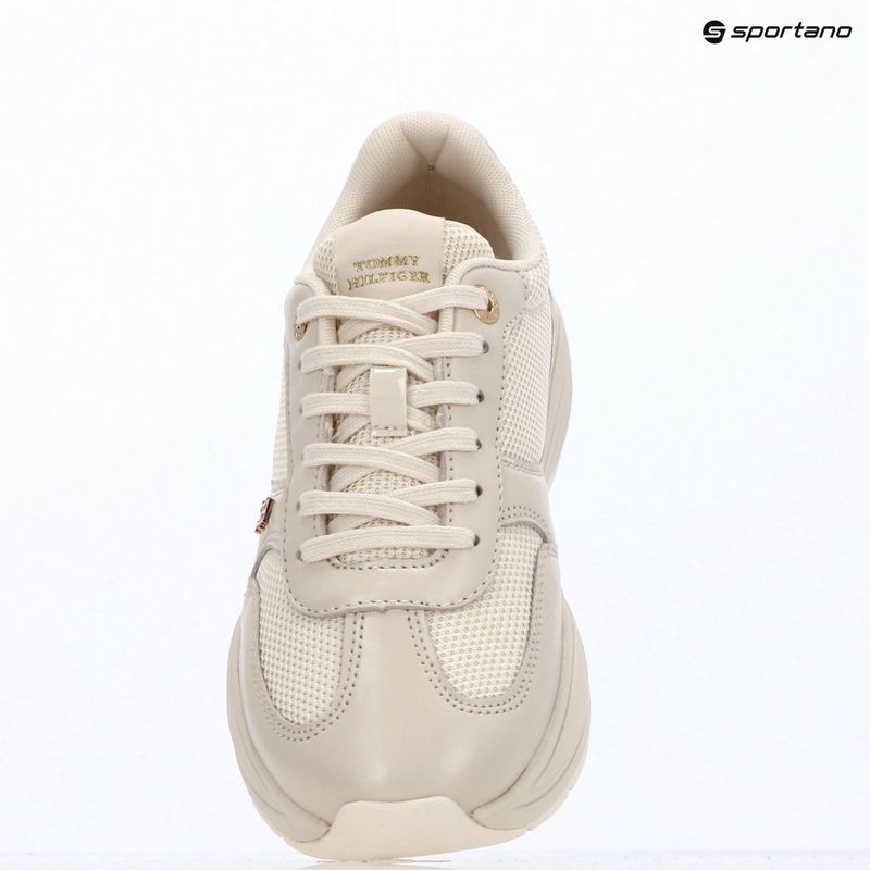 Взуття жіноче Tommy Hilfiger ModernRunner Shiny Leather soft cream 9