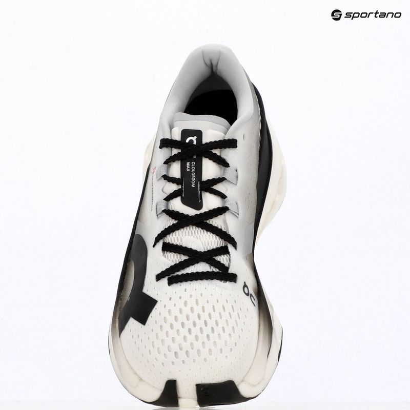 Кросівки для бігу жіночі On Cloudboom Max white/black 9