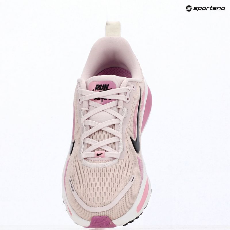 Кросівки для бігу Nike Vomero 18 у кольорах вибілений ліловий/світло-магента/чорний 15