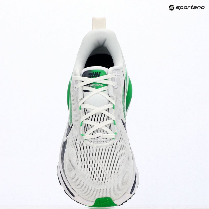 Кросівки для бігу чоловічі Nike Vomero 18 white/green spark/midnight navy 17