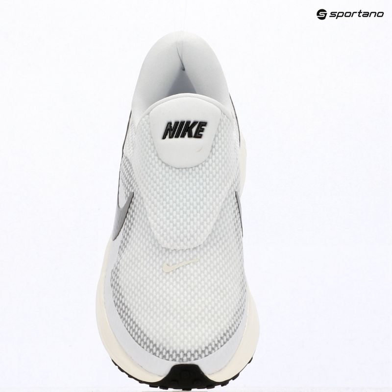 Кросівки для бігу жіночі Nike Revolution 8 EasyOn white/sail/black/metallic silver 14