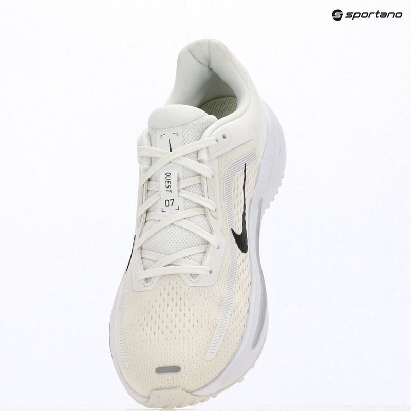 Кросівки для бігу жіночі Nike Quest 7 summit white/white/metallic silver/black 18