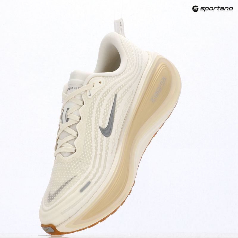 Кросівки для бігу чоловічі Nike Vomero Plus sail/coconut milk/metallic silver 16