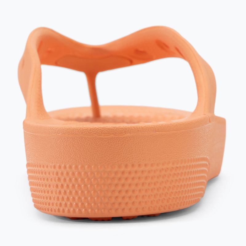 Жіночі шльопанці Crocs на класичній платформі папайя 6