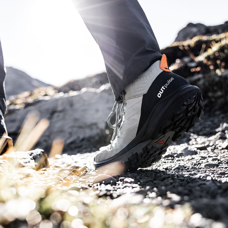 Черевики для трекінгу чоловіче Salomon Outpulse Mid Gore-Tex зелено-чорні L41588900 9