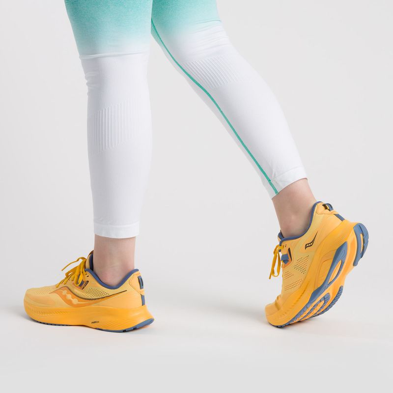Кросівки для бігу жіночі Saucony Guide 15 gold/summit 3
