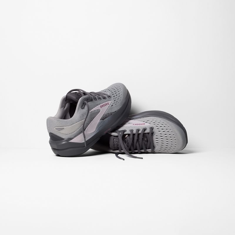 Кросівки для бігу жіночі Brooks Ghost Max 3 harbor mist/poppy seed/pink 8