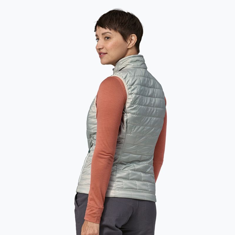 Жіноча безрукавка Patagonia Nano Puff сніговий зелений 2