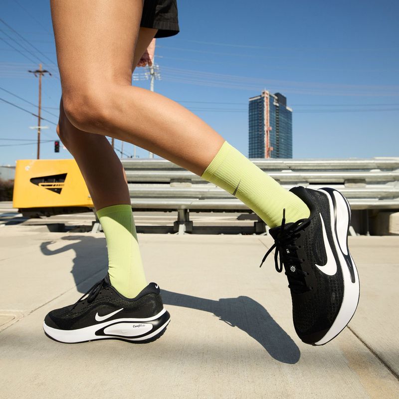 Кросівки для бігу жіночі Nike Journey Run black/white 10