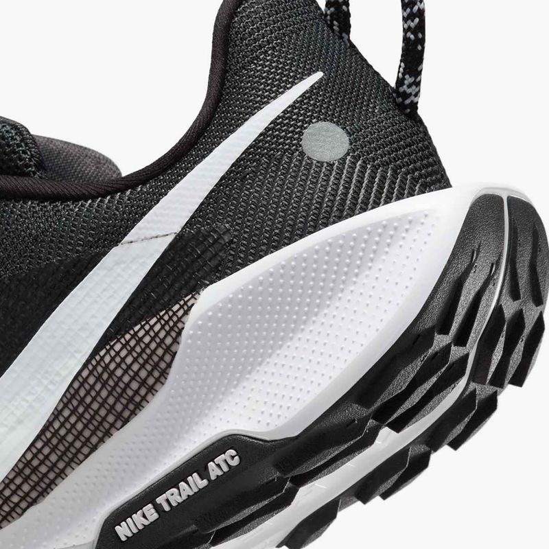 Кросівки для бігу жіночі Nike Pegasus Trail 5 black / white / anthracite / wolf grey 10