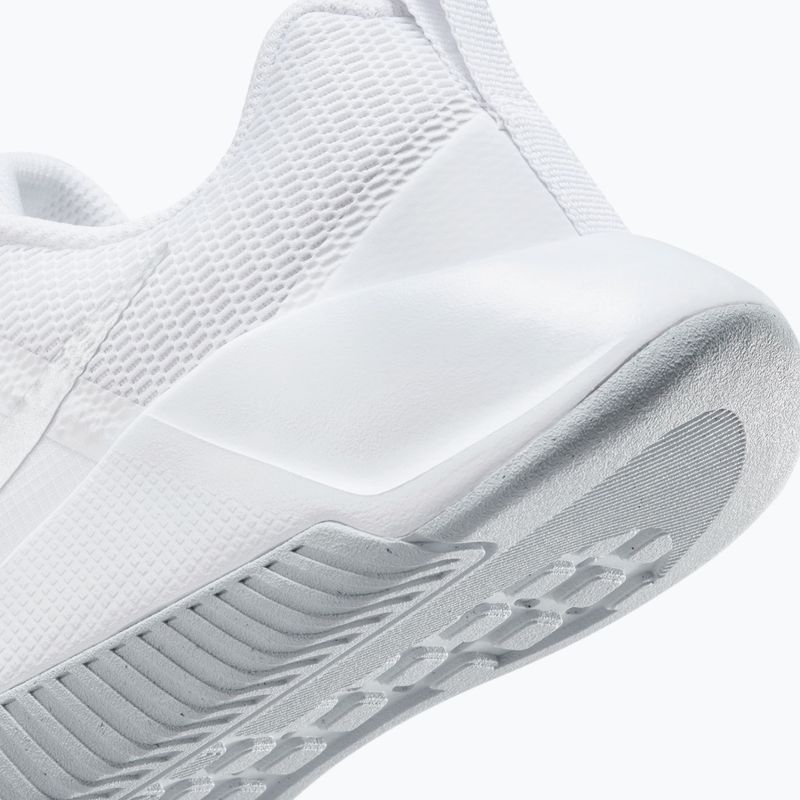 Кросівки для тренувань жіночі Nike MC Trainer 3 white/photon dust/metallic platinum 8