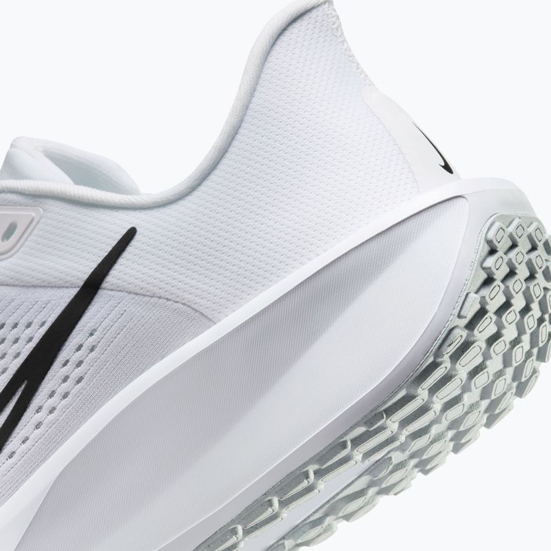 Чоловічі бігові кросівки Nike Quest 6 white/pure platinum/black 9