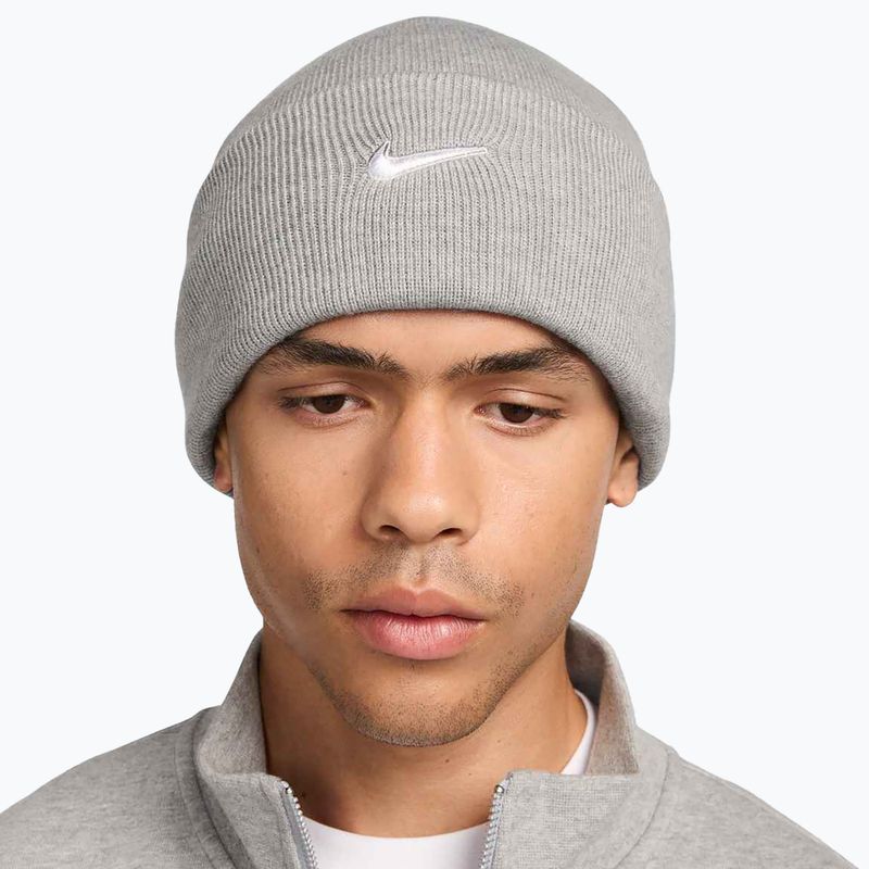 Шапка зимова Nike Peak Swoosh Beanie dark grey heather/white 5