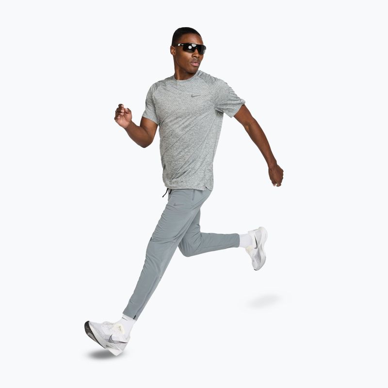 Штани для бігу чоловічі Nike Stride Dri-Fit Woven smoke grey 2