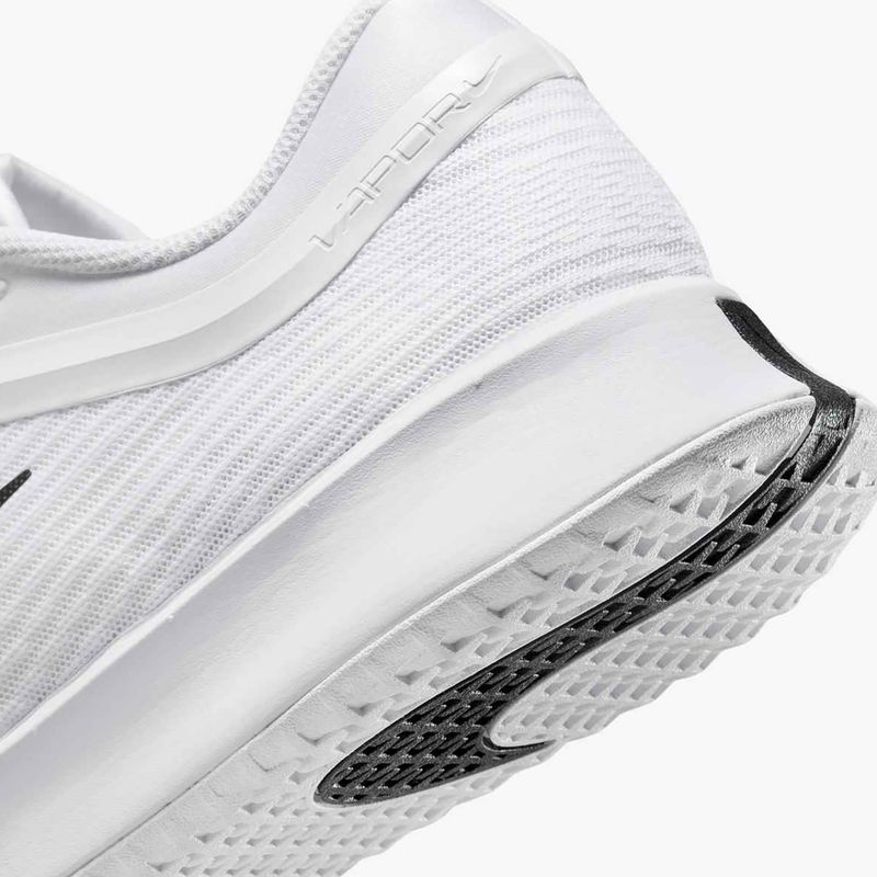 Кросівки тенісні чоловічі Nike Vapor Pro 3 white / black 9