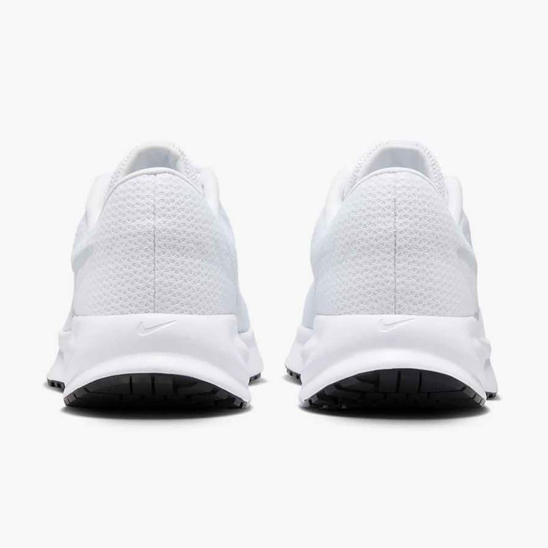 Кросівки для бігу жіночі Nike Run Defy white / pure platinum / black 4
